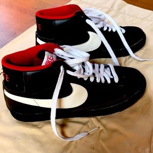 Nike Men’s casual day shoes, size 11